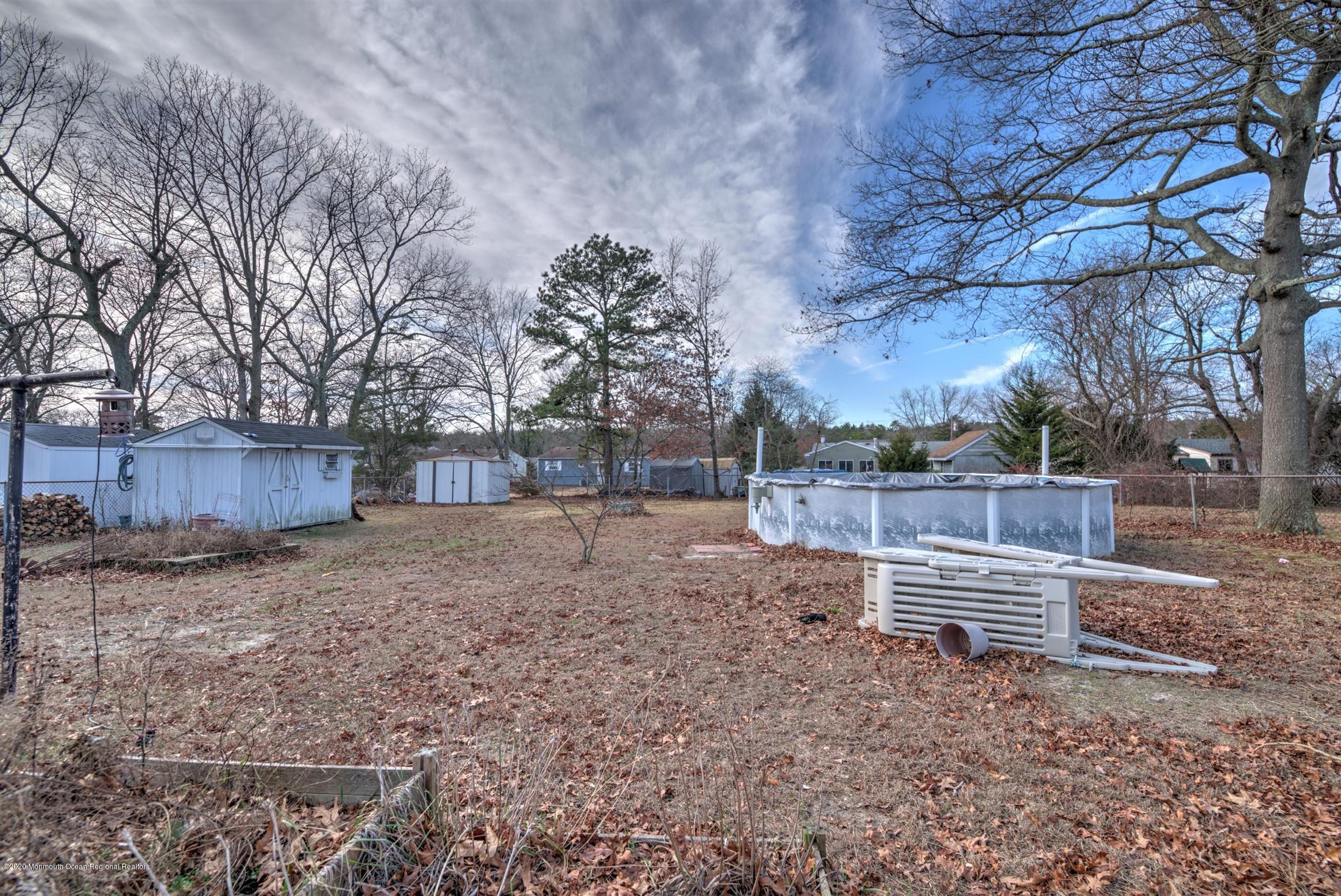 60 Mallard Road Bayville, NJ 08721 - Photo 19 of 20 a backyard of a house with lots of green space