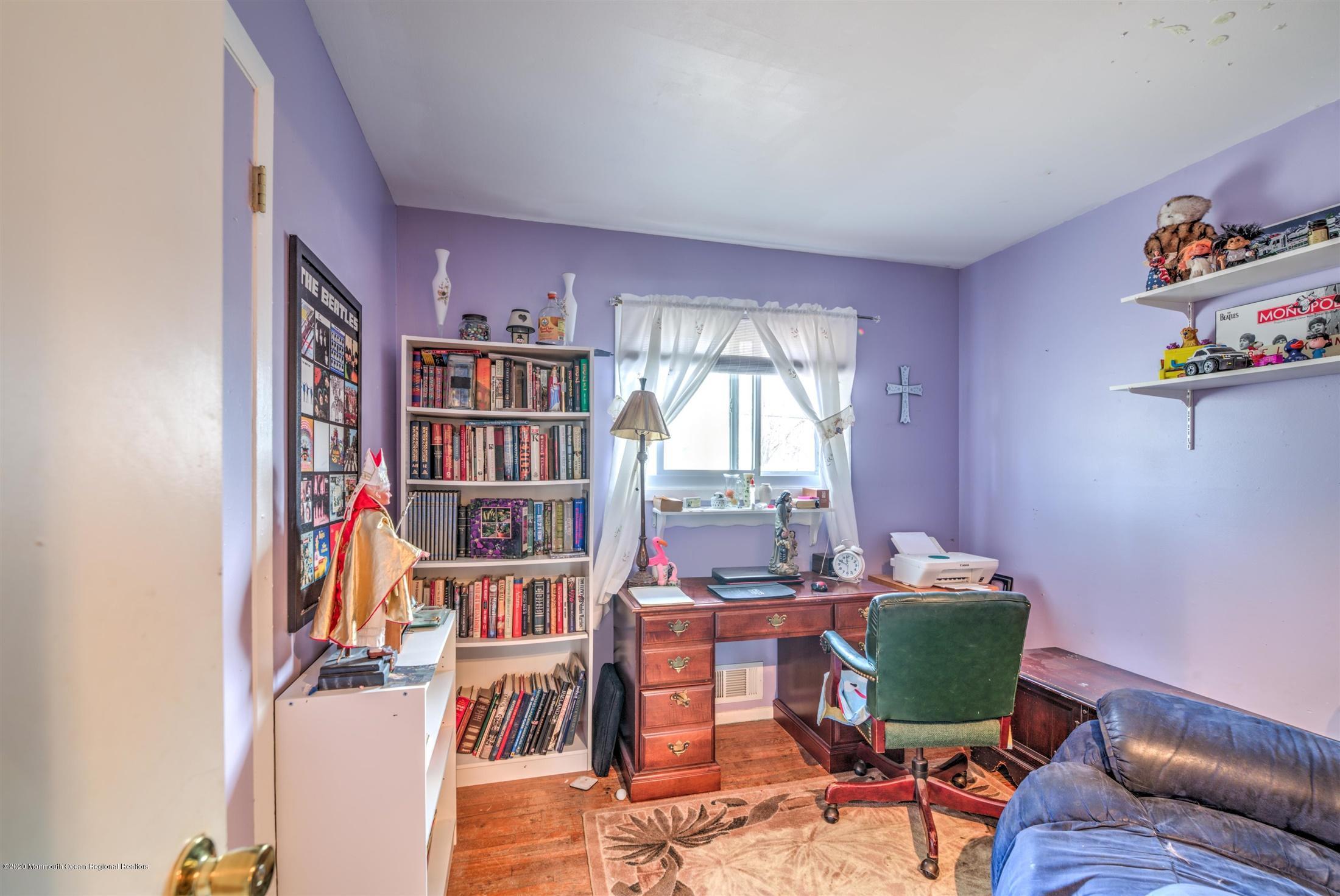 60 Mallard Road Bayville, NJ 08721 - Photo 10 of 20 a view of a livingroom with furniture and workspace