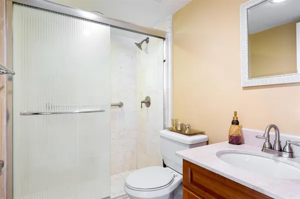 $5,000 | 822 Northeast 25th Avenue, Unit 822, Hallandale Beach, FL 33009