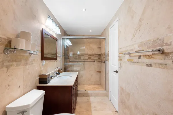 $5,000 | 822 Northeast 25th Avenue, Unit 822, Hallandale Beach, FL 33009