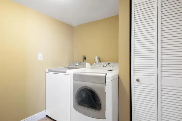 $5,000 | 822 Northeast 25th Avenue, Unit 822, Hallandale Beach, FL 33009