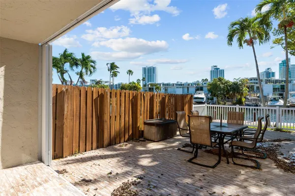 $5,000 | 822 Northeast 25th Avenue, Unit 822, Hallandale Beach, FL 33009