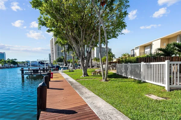 $5,000 | 822 Northeast 25th Avenue, Unit 822, Hallandale Beach, FL 33009