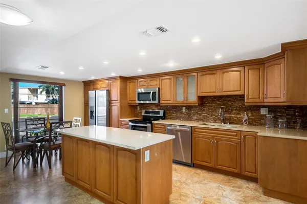 $5,000 | 822 Northeast 25th Avenue, Unit 822, Hallandale Beach, FL 33009