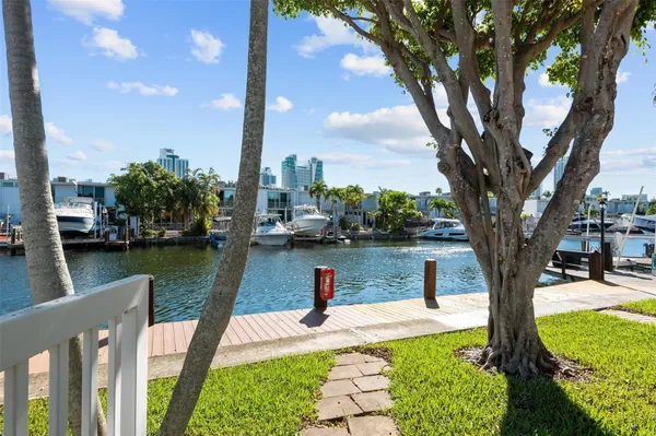 $5,000 | 822 Northeast 25th Avenue, Unit 822, Hallandale Beach, FL 33009