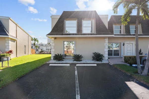 $5,000 | 822 Northeast 25th Avenue, Unit 822, Hallandale Beach, FL 33009