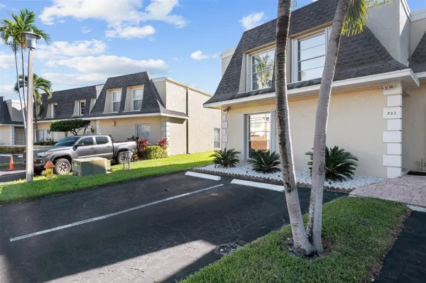 $5,000 | 822 Northeast 25th Avenue, Unit 822, Hallandale Beach, FL 33009