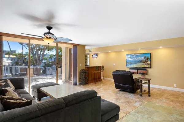 $5,000 | 822 Northeast 25th Avenue, Unit 822, Hallandale Beach, FL 33009