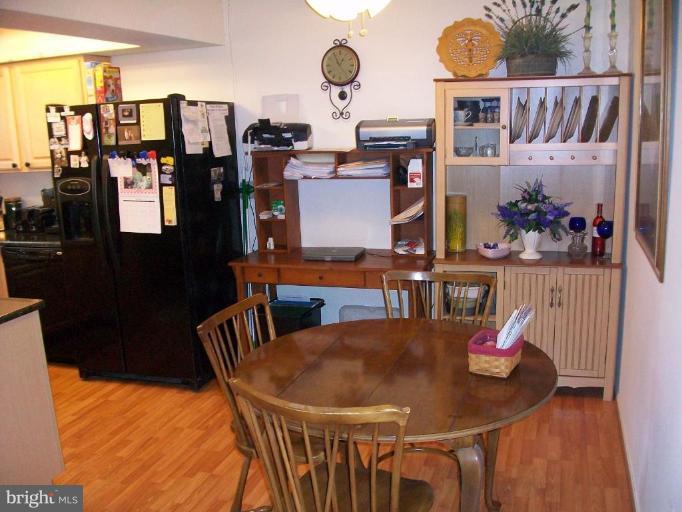 112 Fort Evans Road Southeast, Unit 54 Leesburg, VA 20175 - Photo 5 of 6 Country kitchen with eat in space.