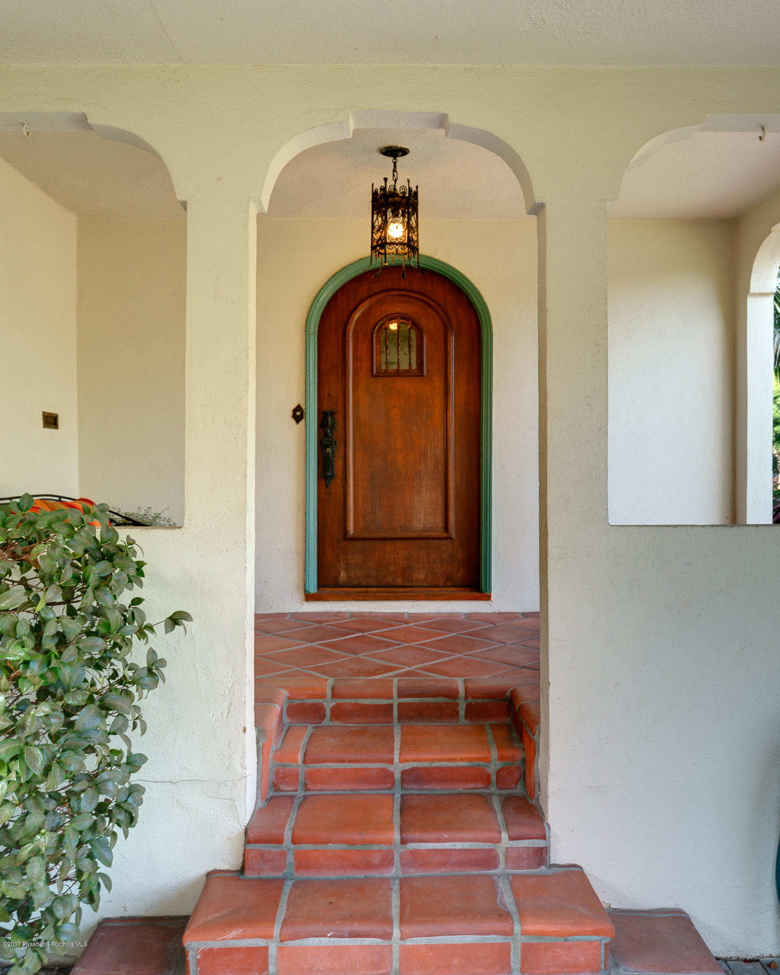 1711 Laurel Street South Pasadena, CA 91030 - Photo 5 of 19 Front Entryway