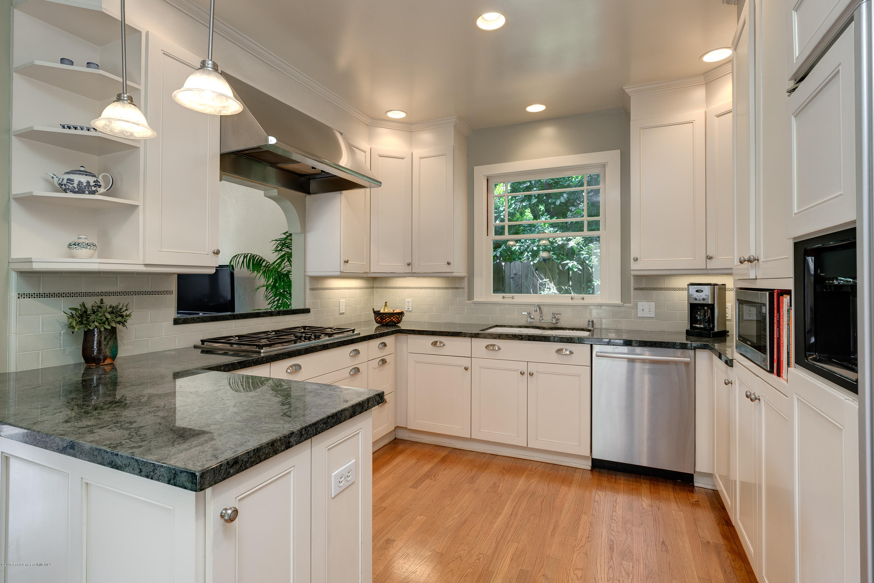 1711 Laurel Street South Pasadena, CA 91030 - Photo 8 of 19 Kitchen