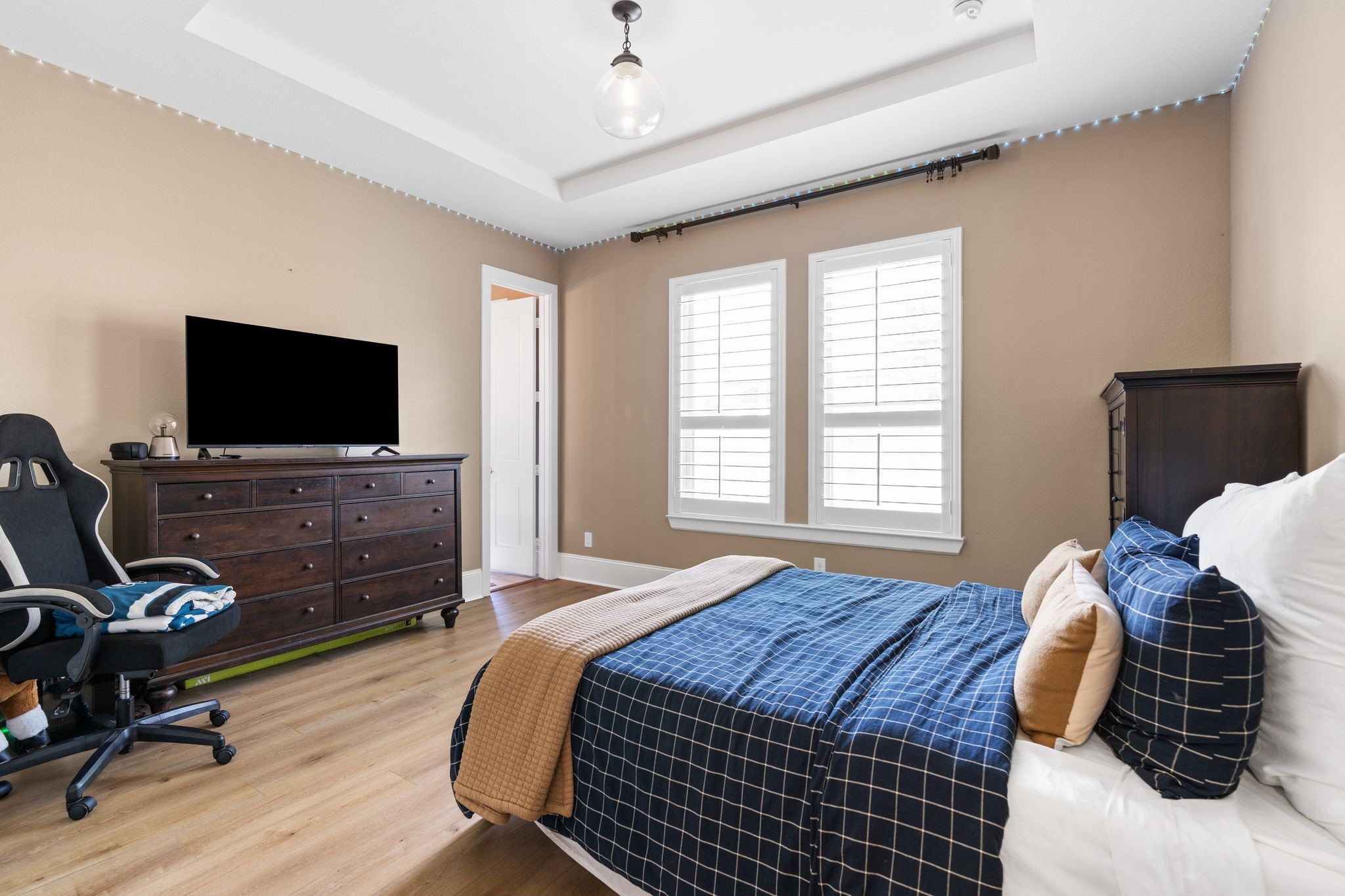 2914 Rutherford Pl Court Katy, TX 77494 - Photo 33 of 50 a bedroom with a bed and wooden floor