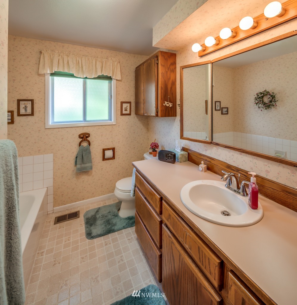 6454 Old Guide Road Lynden, WA 98264 - Photo 10 of 23