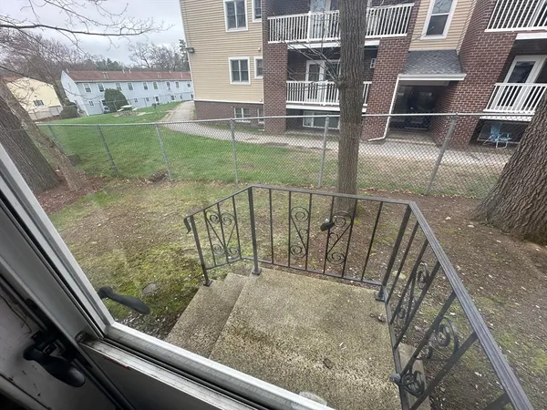 $2,300 | 1225 Pawtucket Boulevard, Unit 112, Lowell, MA 01854