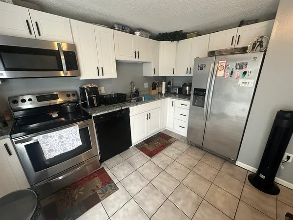 $2,300 | 1225 Pawtucket Boulevard, Unit 112, Lowell, MA 01854