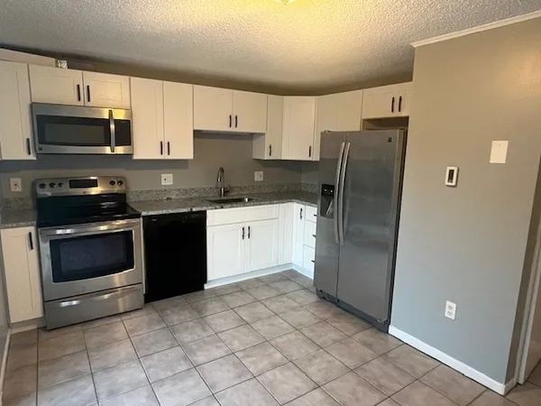 $2,300 | 1225 Pawtucket Boulevard, Unit 112, Lowell, MA 01854