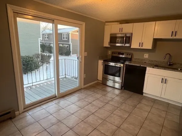 $2,300 | 1225 Pawtucket Boulevard, Unit 112, Lowell, MA 01854