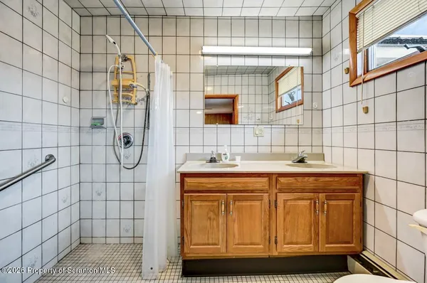 $847,999 | 1560 Reservoir Road, Moscow, PA 18444