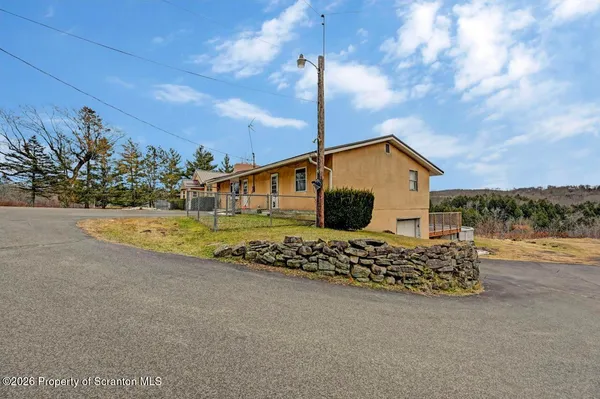 $847,999 | 1560 Reservoir Road, Moscow, PA 18444