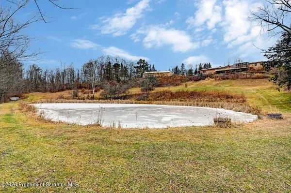 $847,999 | 1560 Reservoir Road, Moscow, PA 18444