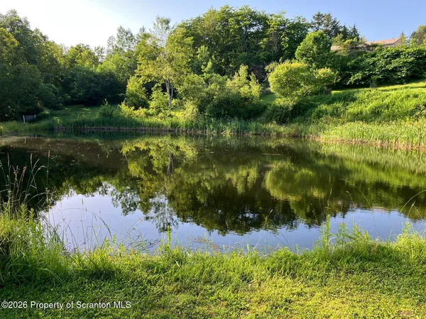 $847,999 | 1560 Reservoir Road, Moscow, PA 18444