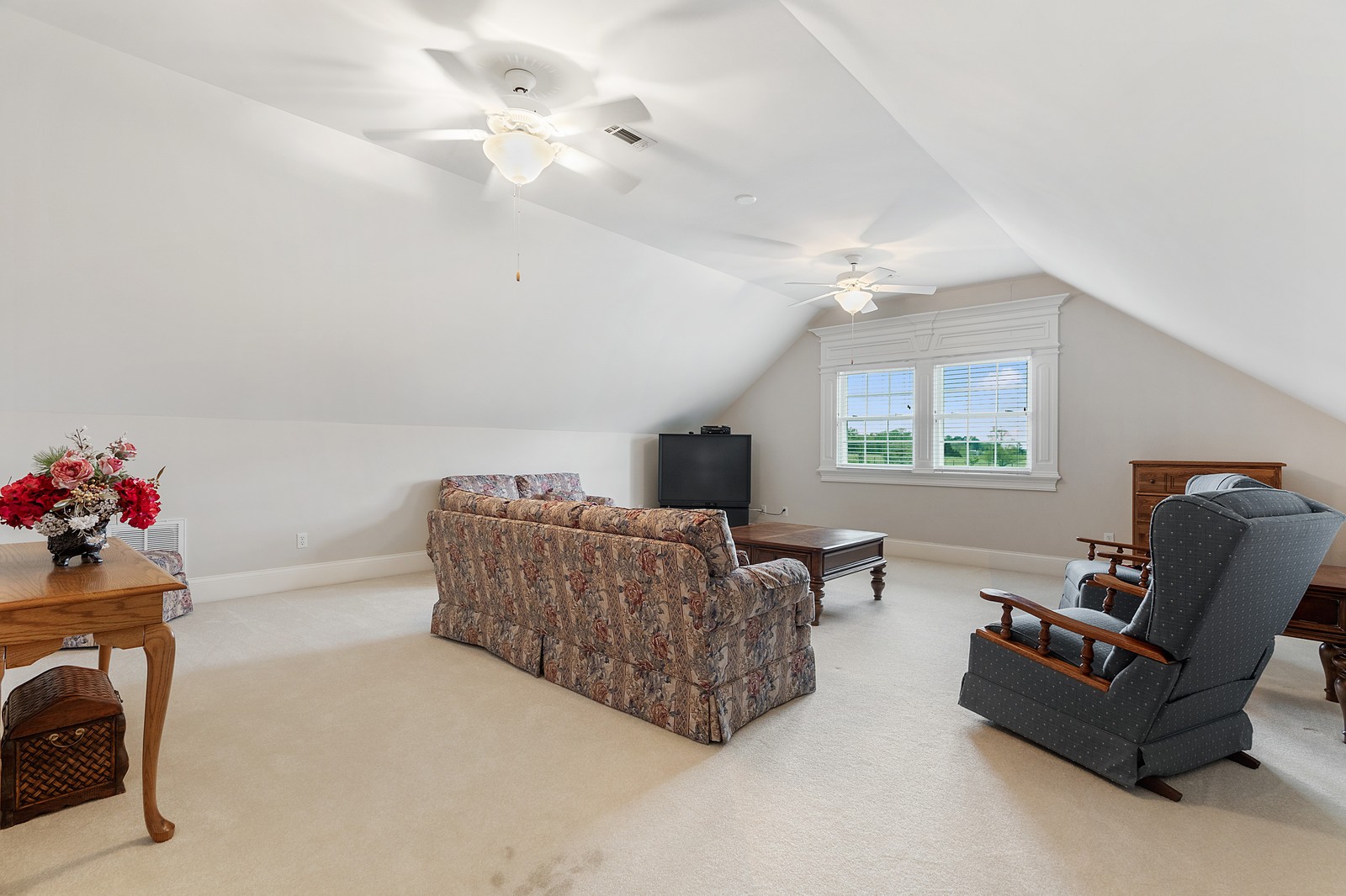 288 Lee Road Cottontown, TN 37048 - Photo 25 of 47 a living room with furniture and a flat screen tv