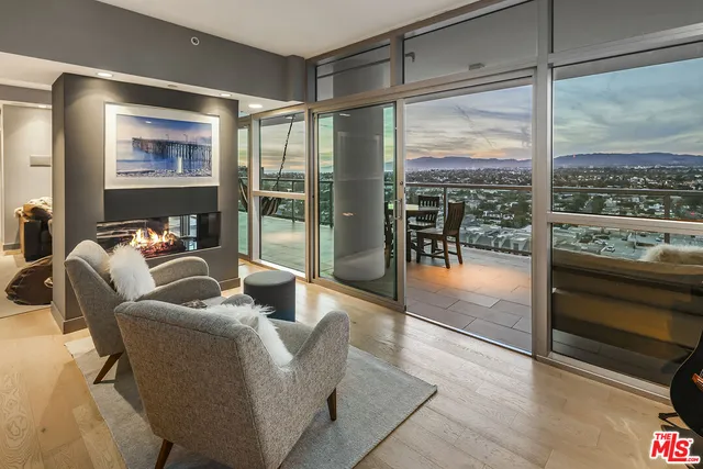 $3,649,000 | 13700 Marina Pointe Drive, Unit 1620, Marina del Rey, CA 90292