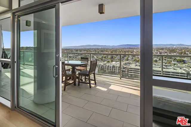 $3,649,000 | 13700 Marina Pointe Drive, Unit 1620, Marina del Rey, CA 90292