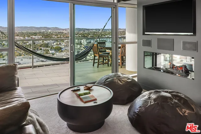 $3,649,000 | 13700 Marina Pointe Drive, Unit 1620, Marina del Rey, CA 90292