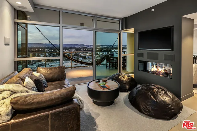 $3,649,000 | 13700 Marina Pointe Drive, Unit 1620, Marina del Rey, CA 90292