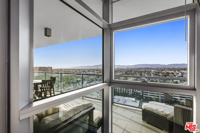 $3,649,000 | 13700 Marina Pointe Drive, Unit 1620, Marina del Rey, CA 90292