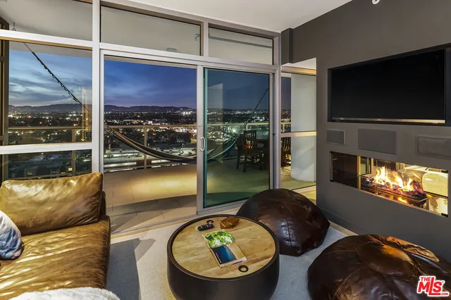 $3,649,000 | 13700 Marina Pointe Drive, Unit 1620, Marina del Rey, CA 90292