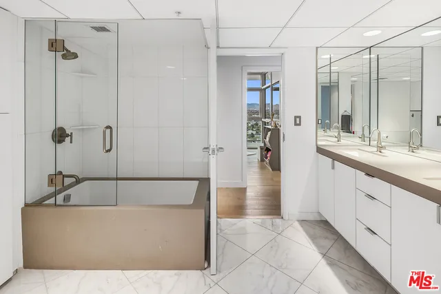 $3,649,000 | 13700 Marina Pointe Drive, Unit 1620, Marina del Rey, CA 90292