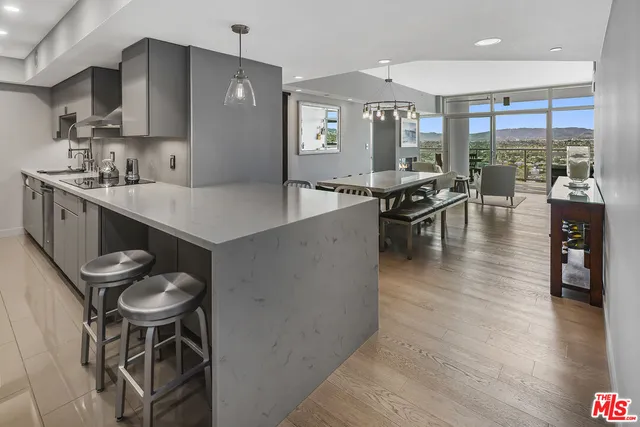 $3,649,000 | 13700 Marina Pointe Drive, Unit 1620, Marina del Rey, CA 90292