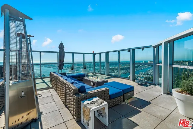 $3,649,000 | 13700 Marina Pointe Drive, Unit 1620, Marina del Rey, CA 90292