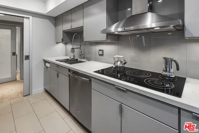 $3,649,000 | 13700 Marina Pointe Drive, Unit 1620, Marina del Rey, CA 90292