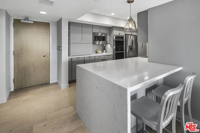 $3,649,000 | 13700 Marina Pointe Drive, Unit 1620, Marina del Rey, CA 90292