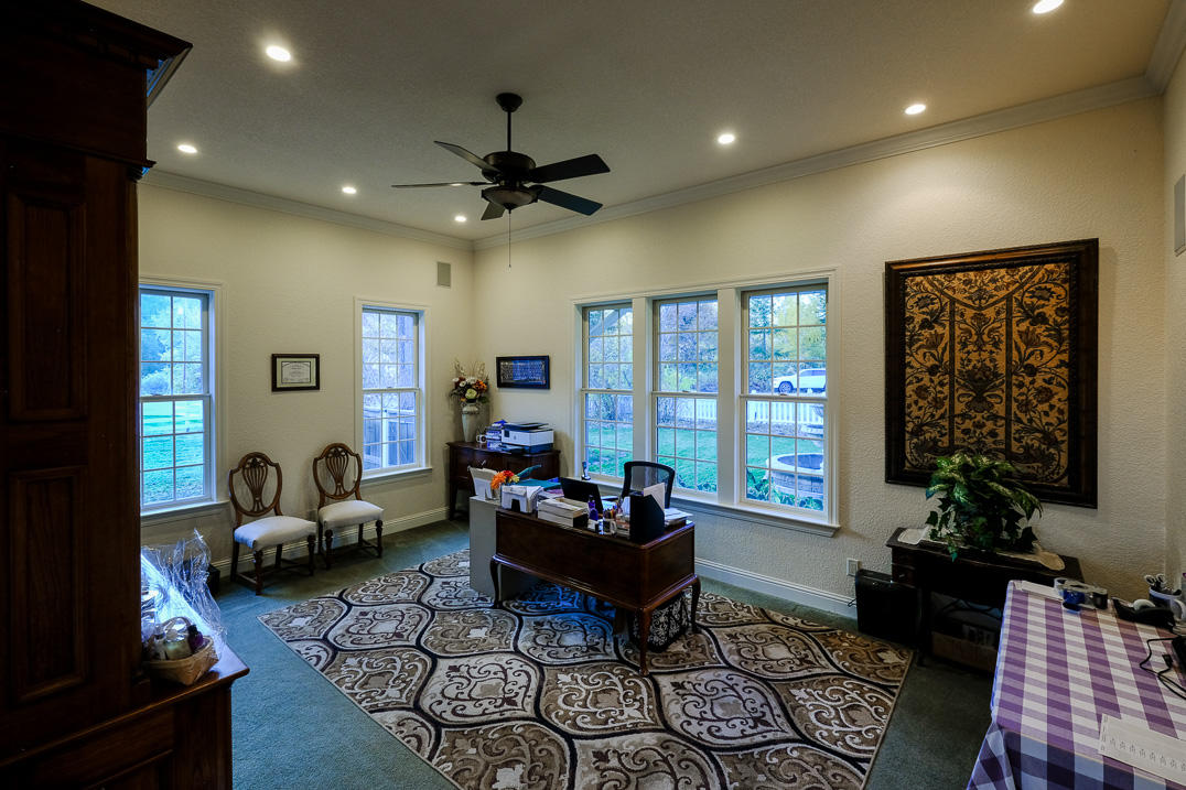 375 Hamilton Road Jacksonville, OR 97530 - Photo 25 of 47 a living room with furniture and a window