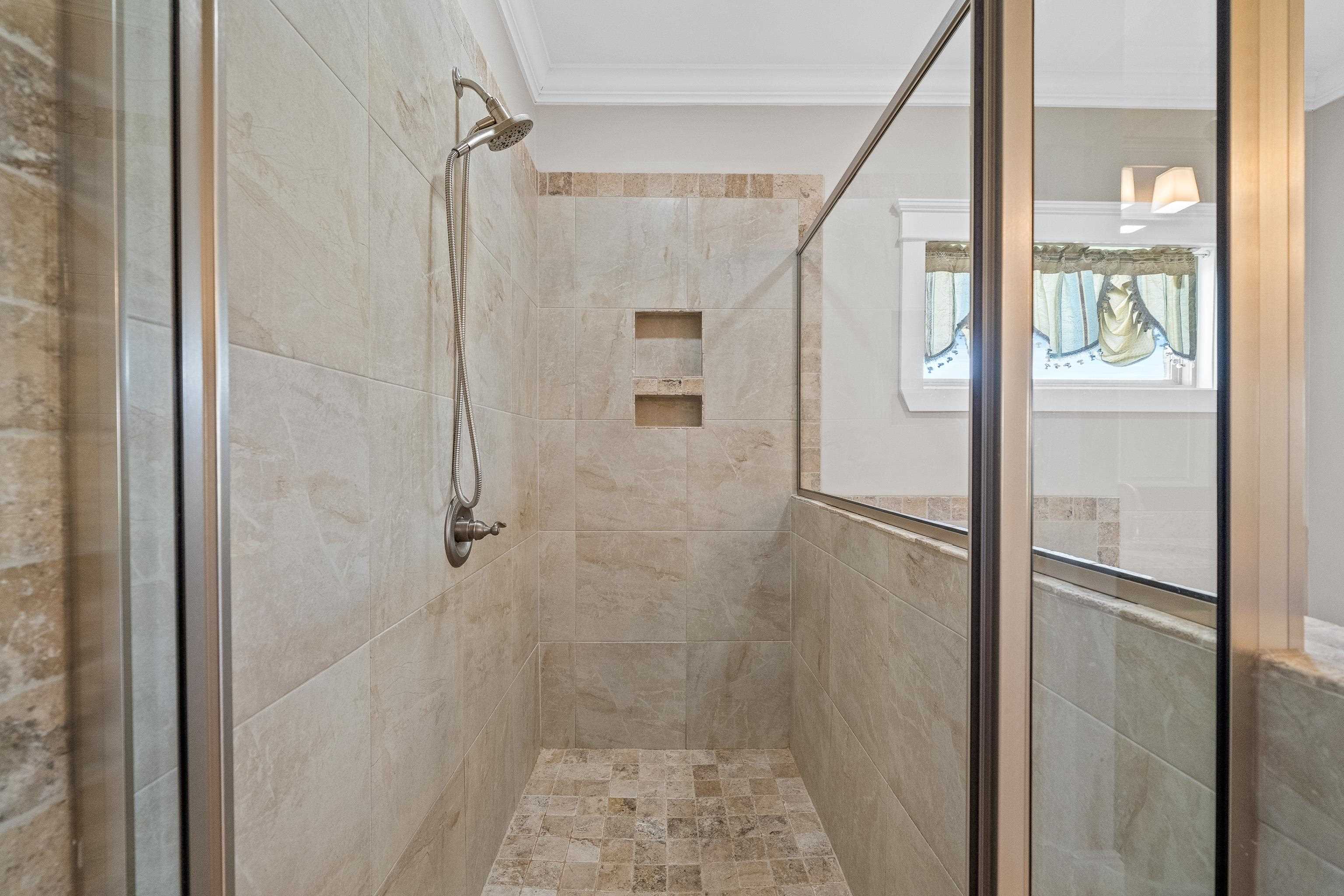 10795 Leesburg Pike Daphne, AL 36526 - Photo 38 of 53 Big walk in shower