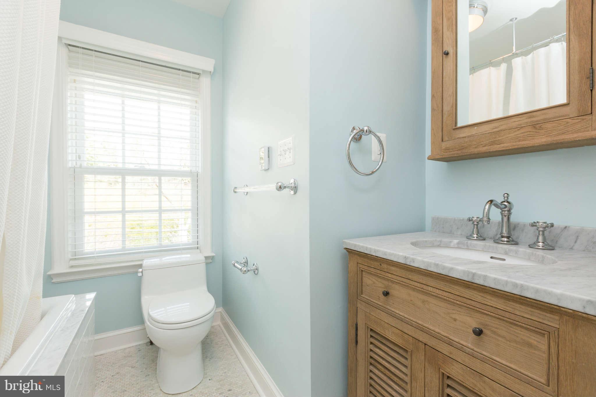 4632 Reservoir Road Northwest Washington, DC 20007 - Photo 16 of 25 Bath