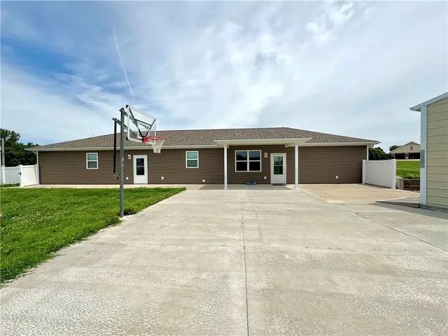 $369,999 | 27728 245th Street, Maryville, MO 64468