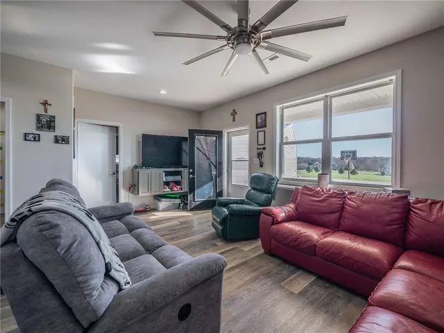 $369,999 | 27728 245th Street, Maryville, MO 64468