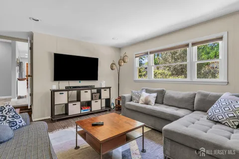 $939,000 | 147 Highland Avenue, Metuchen, NJ 08840