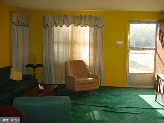 455 Caisson Road Fredericksburg, VA 22405 - Photo 2 of 9 Living Room