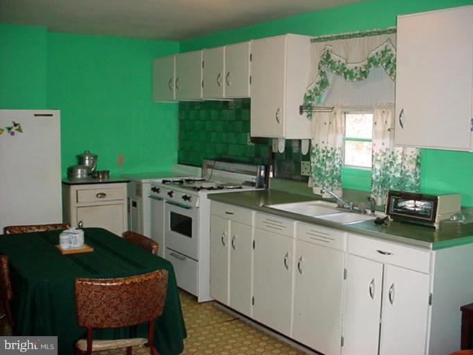 455 Caisson Road Fredericksburg, VA 22405 - Photo 3 of 9 Kitchen