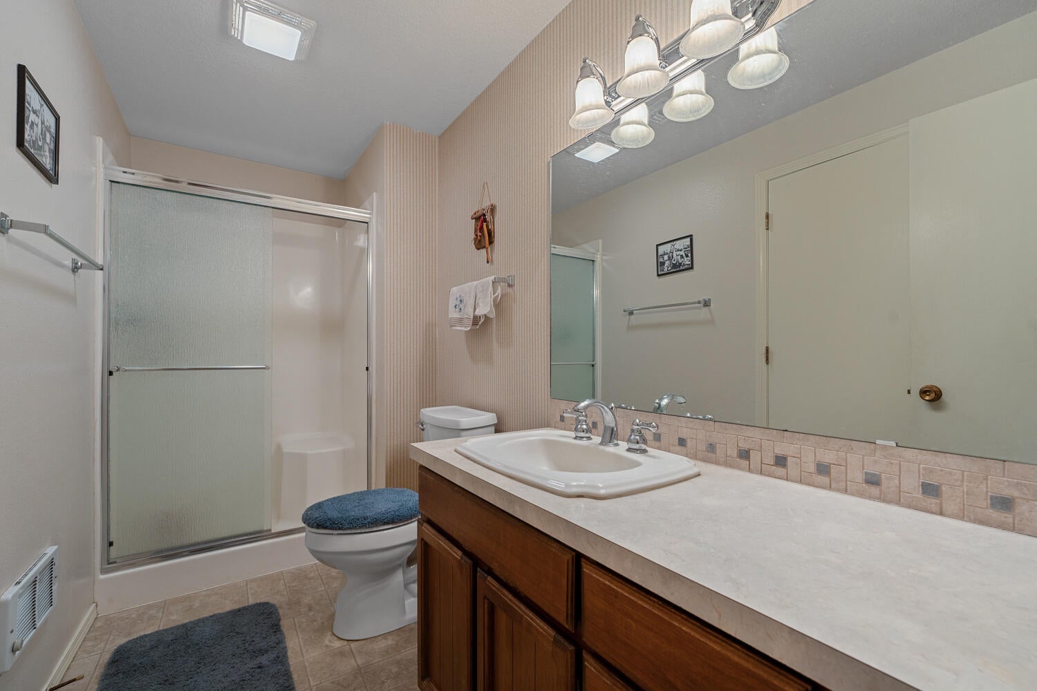 20434 Mainline Road Bend, OR 97702 - Photo 35 of 46 35