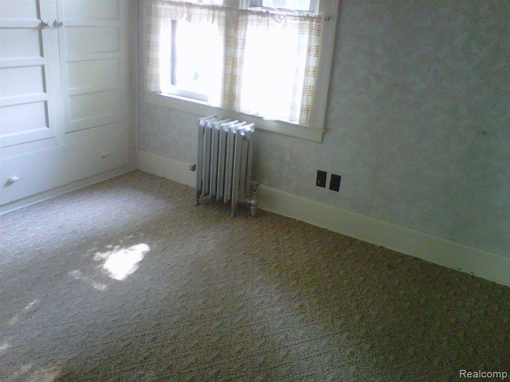 82 Elm Street River Rouge, MI 48218 - Photo 3 of 5 IMG-20120508-00323.jpg