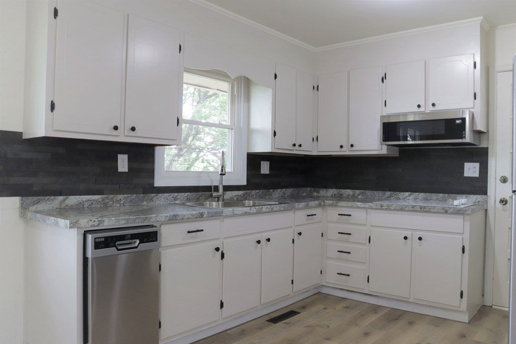 7693 Brandon Road Radford, VA 24141 - Photo 11 of 49 Gallery Image 11