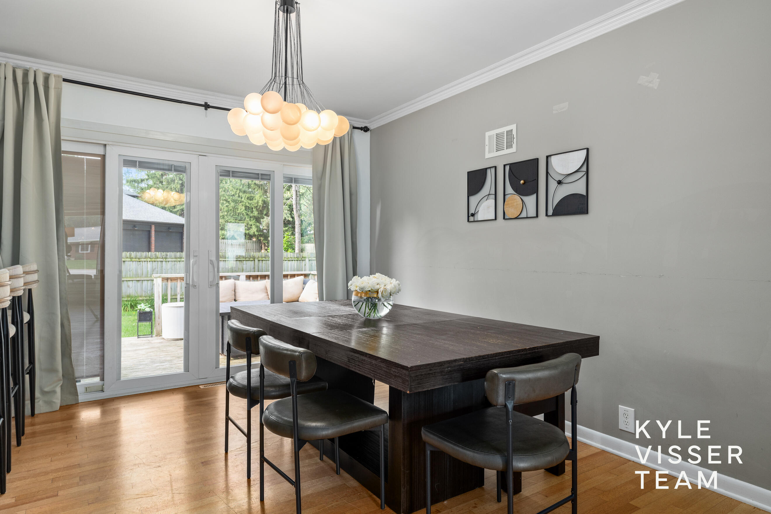 3030 Cascade Road Southeast Grand Rapids, MI 49506 - Photo 5 of 53 Dining Area