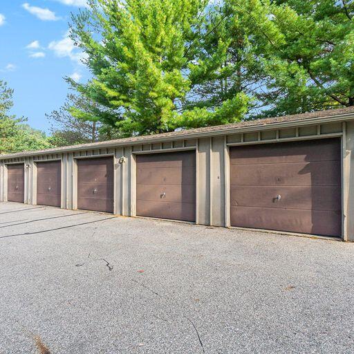 3761 Cedaridge Road Kalamazoo, MI 49008 - Photo 24 of 29 garages
